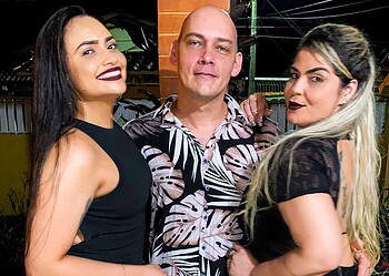 Trisal ficou conhecido após assumir relacionamento à três publicamente (Foto: Reprodução/Facebook)