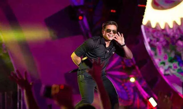 Wesley Safadão ri de piada feita por fã durante show: ‘Me chama de Mileide e faz o pix’