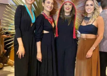 A representatividade da mulher indígena por Andressa Shanenawa no Prêmio Glow 2021, a convite das empresárias Juliana Pejon e Rayssa Alves