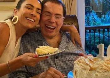 Look de Silvio Santos rouba a cena em foto de aniversário com filha Patricia Abravanel Patrícia Dias 7 horas atrás