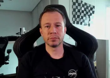 Em vídeo, Tiago Leifert se diz atacado, fala em covardia e reforça: 'Não consigo ver onde está a ofensa'