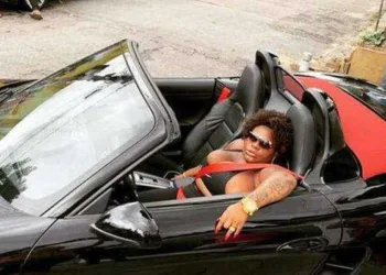 Jojo Todynho tem carro de luxo arranhado e desabafa: "Ruindade"