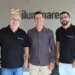 Os anfitriões Christian Juliano e Wilson Júnior, com o arquiteto
responsável pela obra, Marcelo Almeida