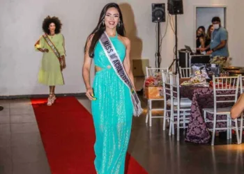 Todo o charme da atual Miss Acre, Juliana Melo, na passarela, no 2º Chá das Mulheres da Indústria