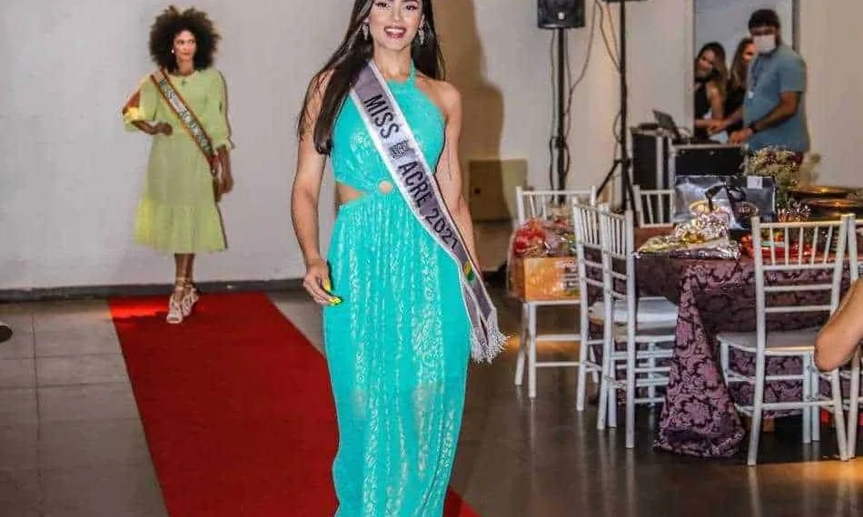 Todo o charme da atual Miss Acre, Juliana Melo, na passarela, no 2º Chá das Mulheres da Indústria