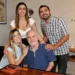 O aniversariante do último dia 22, Silvio Martinello, com os filhos jornalistas Maíra, Paula e Tiago Martinello