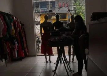 Lojistas relatam prejuízo após ficarem três dias sem energia elétrica, em Rio Branco
