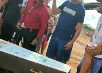 preso amigo assaltante velório