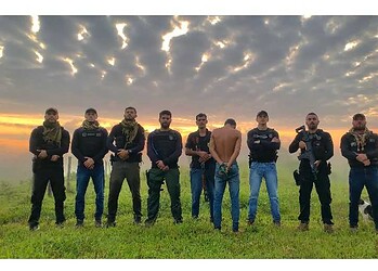 Polícia Civil prende dupla que ameaçou atear fogo em idosos durante assalto, em Feijó 15 A Polícia Civil informou que M.S.G se escondeu em uma colocação dentro do Igarapé Macipira, a 33 Km da cidade de Feijó. Já o menor foi apreendido em um posto de gasolina, na saída da cidade (Foto: Assessoria)