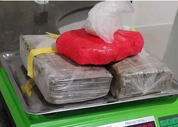 Taxista é preso em flagrante transportando 24 quilos de cocaína na estrada do Pacífico