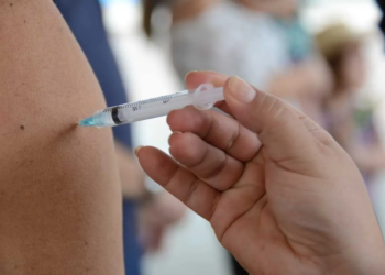 Vacinação é ofertada até ás 13h neste sábado; mutirão continua até domingo das 18h às 22h
