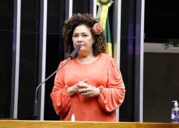 É preciso que todo o Brasil entre na mudança, não só do Acre, disse Perpétua almeida (Foto: Assessoria)