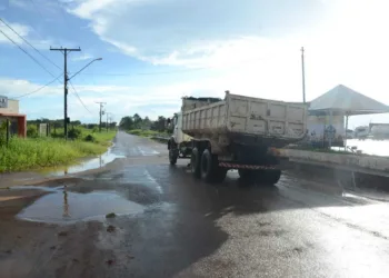 Pesquisa aponta que mais de 99% da extensão da malha rodoviária no Acre apresenta problemas