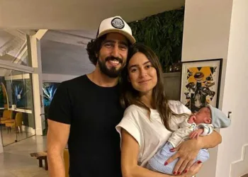Thaila Ayala diz que Natal foi com comida de aplicativo: ‘Exaustão’
