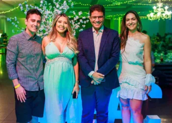 Andrey Holanda com a esposa Karolina Sabino, o governador Gladson Cameli e Ana Paula Cameli na festa de confraternização do APEAC
