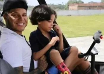 Após amputar um dos pés, filho do cantor Tierry passa por nova cirurgia