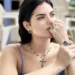 A bela e querida Isabella Zamora esbanjando beleza e glamour com um conjunto de jóias de sua coleção