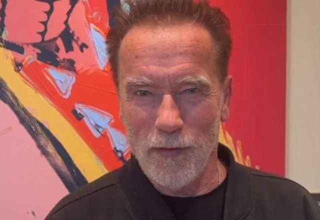 Arnold Schwarzenegger se envolve em acidente de carro e deixa uma mulher ferida