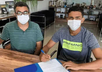 'Seja como Deus quiser': Goleiro Tomate renova com Andirá e será emprestado para o Botafogo 18 'Seja como Deus quiser': Goleiro Tomate renova com Andirá e será emprestado para o Botafogo