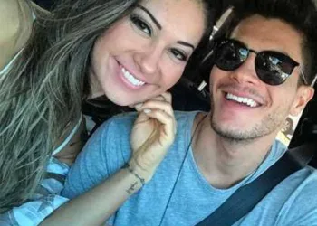 Com Arthur Aguiar confinado no "BBB22", Mayra Cardi nega medo de ser traída
