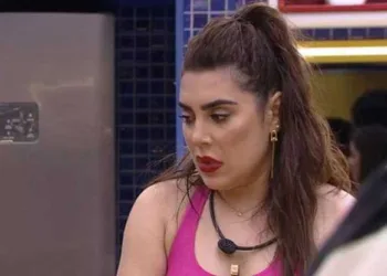 "BBB22": Naiara Azevedo fala de Marília Mendonça e público se incomoda - "Biscoiteira"