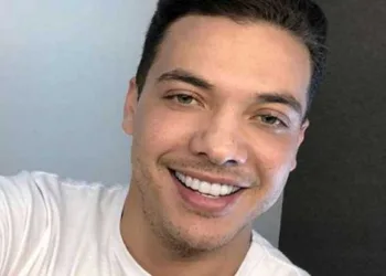 Wesley Safadão defende Naiara Azevedo e alfineta brother
