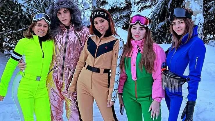 Após Réveillon com Miley Cyrus, Anitta vai a Aspen com GKay e influencers