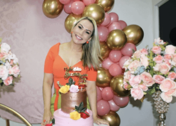 Aniversariante do último dia 10, Waleska Bezerra comemorou a data em festa organizada pelos amigos do trabalho e ao lado da família
