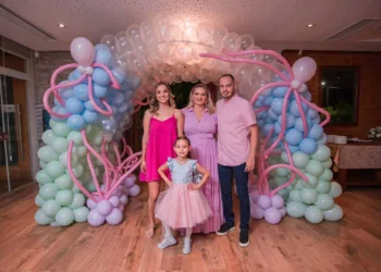 A bela festa de 5 aninhos da Maria Isabela, os pais Lucas Costa e Robertha Moura e a irmã Sara Moura festejaram no início do mês