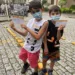 Os pimpolhos Daniel e Levi Ricardo, filhos dos médicos Ricardo e Melissa Ribeira, felizes da vida ostentando o cartão de vacinação infantil!