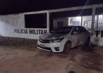 O casal recebeu voz de prisão e junto com o veículo recuperado, foram conduzidos para Rio Branco (Foto: Cedida)