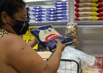 Preço da cesta básica de alimentos chega próximo a R$ 600 e deve aumentar mais nos próximos meses, diz Fecomércio/AC