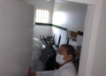 Lixo acumulado dentro de unidade de saúde de Rio Branco é flagrado por CRM-AC