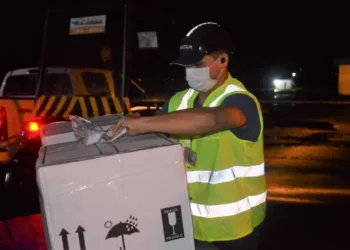 Primeiro lote de vacinas pediátricas chegaram ao Acre na noite de sexta-feira, 14 (Foto: Secom/AC)