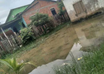 'Toda vez que chove, tenho que perder tudo': moradores reclamam de alagamentos em bairros de Rio Branco