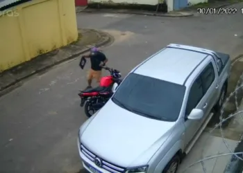 motoqueiro rouba