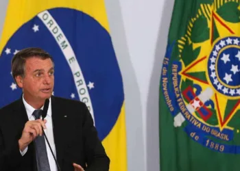 O presidente Jair Bolsonaro participa da solenidade de assinatura dos decretos do Auxílio Gás e do Programa Alimenta Brasil,  no Palácio do Planalto