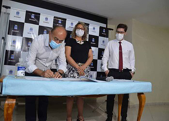 Decreto foi assinado durante coletiva de imprensa nesta segunda-feira, 10 (Foto: Dell Pinheiro)