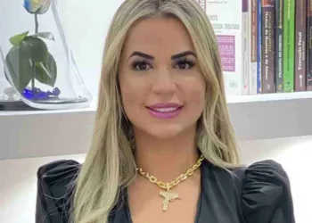 Deolane Bezerra é processada por seguidora; ela pede R$ 15 mil de indenização