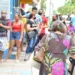 Longas filas se formam em Rio Branco para o pagamento do Auxílio Brasil