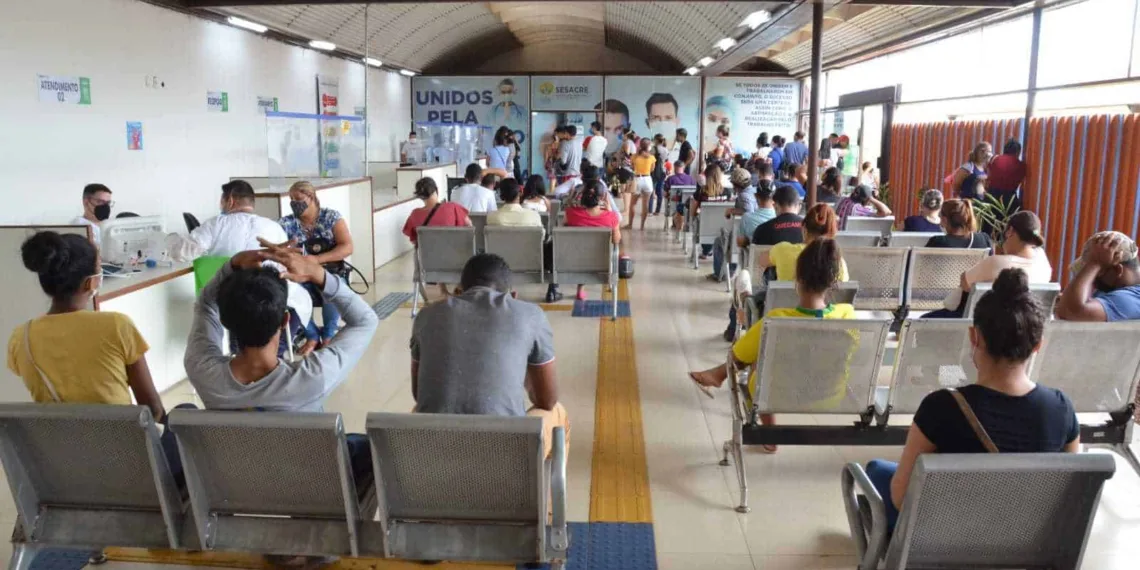 pacientes esperam por atendimento no Instituto de Traumatologia e Ortopedia (Into), em Rio Branco. Janeiro/2022 (Foto: Dell Pinheiro/A Gazeta do Acre)