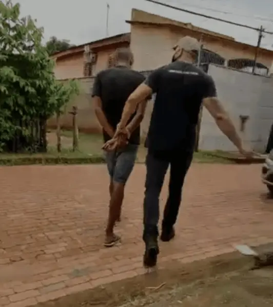 Foragido da Justiça é preso, acusado de porte ilegal de arma de fogo, roubo e rompimento de equipamento de monitoramento