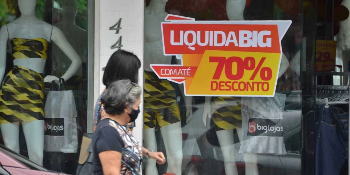 No mês da liquidação, comerciantes de Rio Branco divulgam promoções para atrair clientes