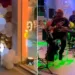 Felipe Araújo faz show surpresa para mãe de Neymar a pedido do craque
