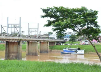 Nível do Rio Acre baixa mais de 40 cm nas últimas 24 horas e está abaixo dos 8 metros em Rio Branco