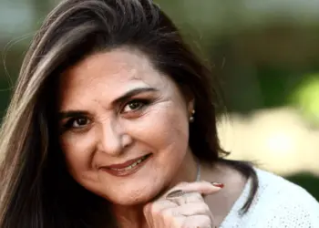 Fazendo uso de oxigênio, Elizângela diz que não tomou vacina: ‘Não sou cobaia’