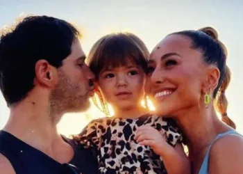 Após boatos de separação, Sabrina Sato e Duda Nagle aparecem juntos em vídeo com a filha