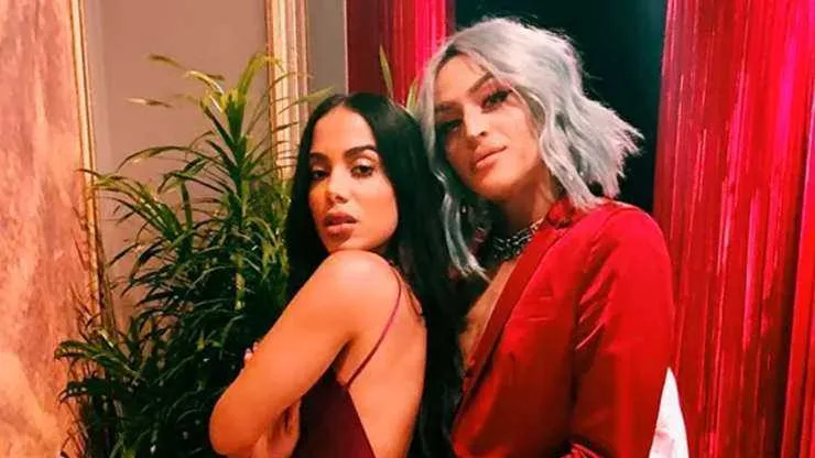 Pabllo Vittar parabeniza Anitta após apresentação em programa de Jimmy Fallon