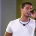 Arthur Aguiar cai de palco durante festa no 'BBB22'