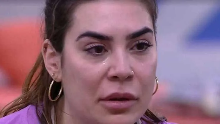 No paredão do BBB 22, Naiara chora e faz acusação contra Jade Picon